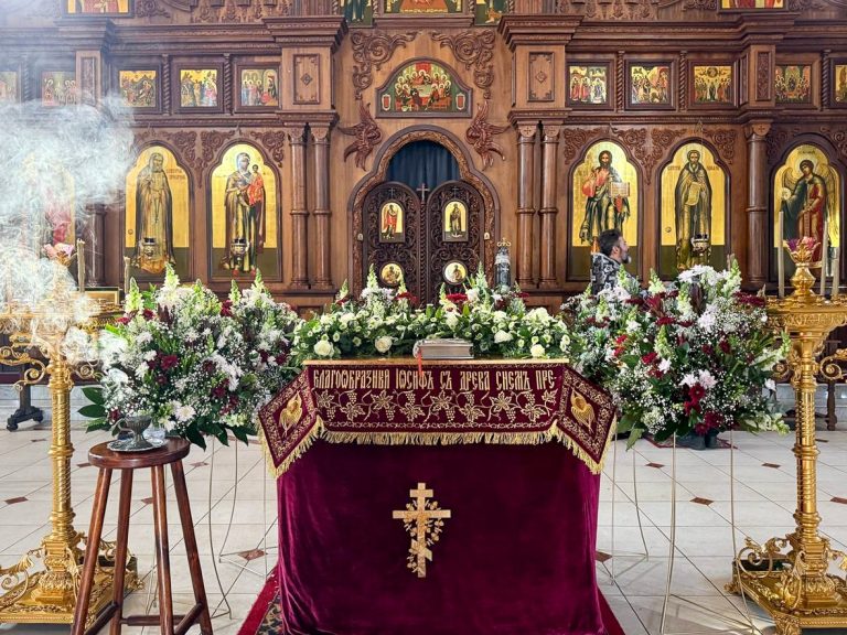 В Великий Пяток и Великую Субботу митрополит Константин совершил богослужения
